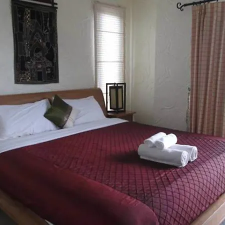 Nirvana Guesthouse & Hostel-2